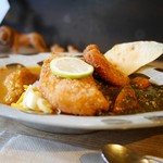 森林食堂 - 長期熟成鶏チキンカレー&ほうれん草キーマカレー も桃豚トンカツハーフトッピング