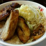 まるぎん二号 - （2017.9.5）ラーメン大盛、肉マシ、醤油、カタメ、ニンニクまし、脂ましまし　別角度