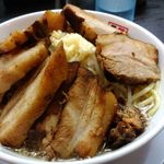 まるぎん二号 - （2017.9.11）ラーメン大盛、肉マシ、肉マシ、醤油、カタメ、ニンニクまし　別角度