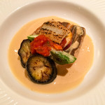 ナカノ - 長崎県産イサキのポアレ 上にハモ乗せてホワイトソース