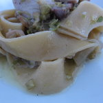 mondo - ホロホロ鳥の燻製とフキノトウのパッパルデッレＵＰ２