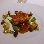 ロオジエ - ドーバーソールのロティ ジロル茸のデュクセル 香味野菜と柑橘類のコンディマン ズッキーニのムースリーヌ ミント風味 キャラメリゼした魚のジュとシトロンコンフィ