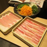 しゃぶしゃぶ温野菜 - 追加のお肉とお野菜。
