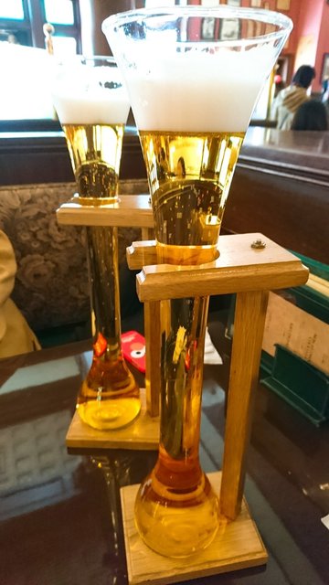 インスタ映え 巨大グラスに入ったビール By けんけんの関西食べある記 フィネガンズ バー グリル Finnegan S Bar Grill 桜島 西洋各国料理 その他 食べログ