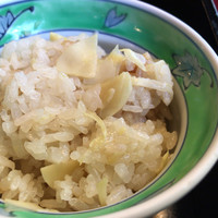 葉山 日影茶屋 - おかわり可能なご飯。
                    この時は筍ご飯