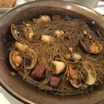 イカ墨のパスタのパエリヤ