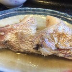だんだん茶屋 - 鯛のカマ煮。身がしまって味がしっかりしてとても美味しいです。