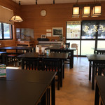 だんだん茶屋 - お店の中もゆったりして、きれいです。