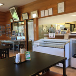 だんだん茶屋 - 中で3,4人の方が、色々支度されてました。