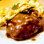 ハンバーグ定食 ふつう1100円 ライス 味噌汁 漬物 サラダ付き