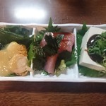 イチビキ - 御突出し　小帆立酢味噌和え､まぐろ刺身､冷奴味噌掛け