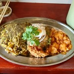 大衆中遊華食堂 八戒 - 細揚麺カレー、炒飯、海老チリ掛け