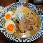 麺屋 まるはな - ラーメン(余所で言うとこのタンメン)、味玉