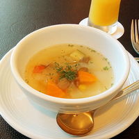 上野洋食遠山 - 野菜たっぷり熱々スープ