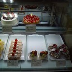 キュール - 御幸辻"Pâtisserie dê CUEL"の店内ショーケース右