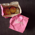 麦波ベーカリー - ピンクの紙袋はそのままお土産仕様