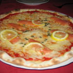 サンプーペー - モッツァレラチーズのピザ