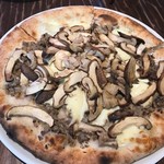 中島大祥堂 - せせりのピザ 1,800円