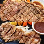 Forukusu - (上)アメリカ産 熟成サーロインステーキランチ（オニオンソース）150g　￥1,980　(下)切り落としカットステーキランチ（サーロイン）150g　￥1,730