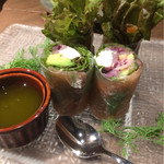 Nouvelle Ethnique ATHA - 自家製スモークサーモンの生春巻き！