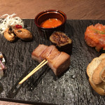 Nouvelle Ethnique ATHA - ホリデーランチ
                                前菜の5種盛り合わせ。
                                どれも美味しく、メインを期待させてくれる
                                ボリュームの多めの前菜