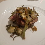 フォリオリーナ・デッラ・ポルタ・フォルトゥーナ - 仔牛の腎臓とアーティチョークとチンタセネーゼのラルドの温製の前菜