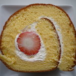 フジヤ和洋菓子店 - よくばりな苺のロールケーキ