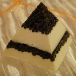 ル・シズィエム・サンス・ドゥ・オエノン レストラン - キャビアピラミッドをアップで