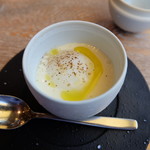 温泉卵はチーズと相性がいい