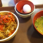 Sukiya - ネギキムチ牛丼　あさり汁、生卵