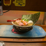 ラーメン凪 - トレーにのってやってくる