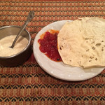 ベンガル料理プージャー - 豆せんべいとデザート