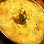 博多 表邸 - もつ鍋煮込み中