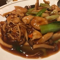 中国飯店 紫玉蘭 - 両面焼きの海鮮焼きそば