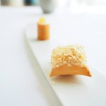 アジュール フォーティーファイブ - ランチコース 11178円 の穴子とフォアグラのテリーヌ 炭のビスケットサンド