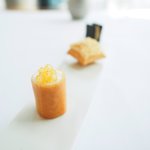 アジュール フォーティーファイブ - ランチコース 11178円 の穴子とフォアグラのテリーヌ 炭のビスケットサンド