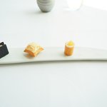 アジュール フォーティーファイブ - ランチコース 11178円 の穴子とフォアグラのテリーヌ 炭のビスケットサンド