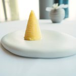 アジュール フォーティーファイブ - ランチコース 11178円 のフランス産の伝統的な製法のバター