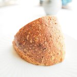 アジュール フォーティーファイブ - ランチコース 11178円 のパン