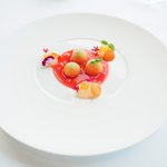 アジュール フォーティーファイブ - ランチコース 11178円 の北海道のボタン海老 ガスパッチョクーリとミニトマトファルシ