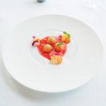 アジュール フォーティーファイブ - ランチコース 11178円 の北海道のボタン海老 ガスパッチョクーリとミニトマトファルシ