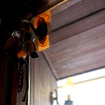 DEN - 入り口のベルもステキ。