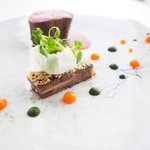 アジュール フォーティーファイブ - ランチコース 11178円 の近江 木下牛 ロースト 酒粕ソース 牛ほほのプレス