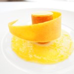 アジュール フォーティーファイブ - ランチコース 11178円 の柑橘のジュレとチュイル サフラン アーモンドソルベ