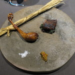 茶禅華 - 小鳩 胸肉 台湾香辛料 馬告焼き、腿肉 五香脆皮仕立て1