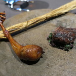 茶禅華 - 小鳩 胸肉 台湾香辛料 馬告焼き、腿肉 五香脆皮仕立て2