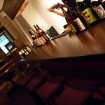 Dining bar couzen - 居心地のいいカウンター席です。奥にソファー席がちょっとだけ見えますね☆