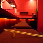 Dining bar couzen - カウンター席です。手前のお箸はイメージ画的なノリで。