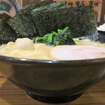 壱角家 - 家系ラーメン醤油