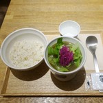 スープストックトーキョー - 11種の野菜と鶏肉スープLと白胡麻ごはん小930円